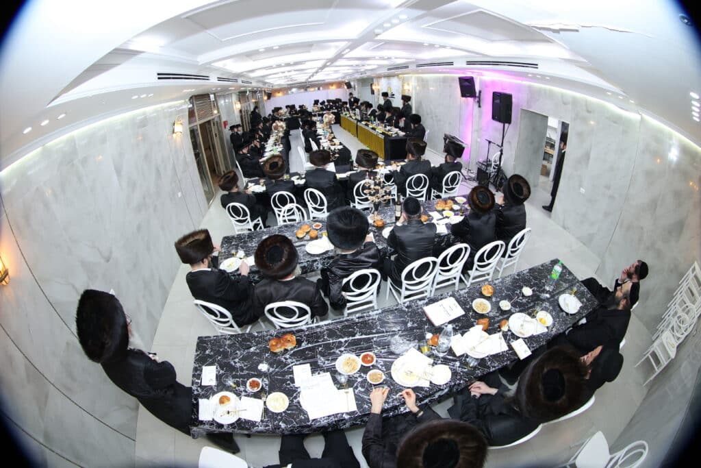 גלריה: מעמד קביעת מזוזות לישיבת 'אורה של תורה'