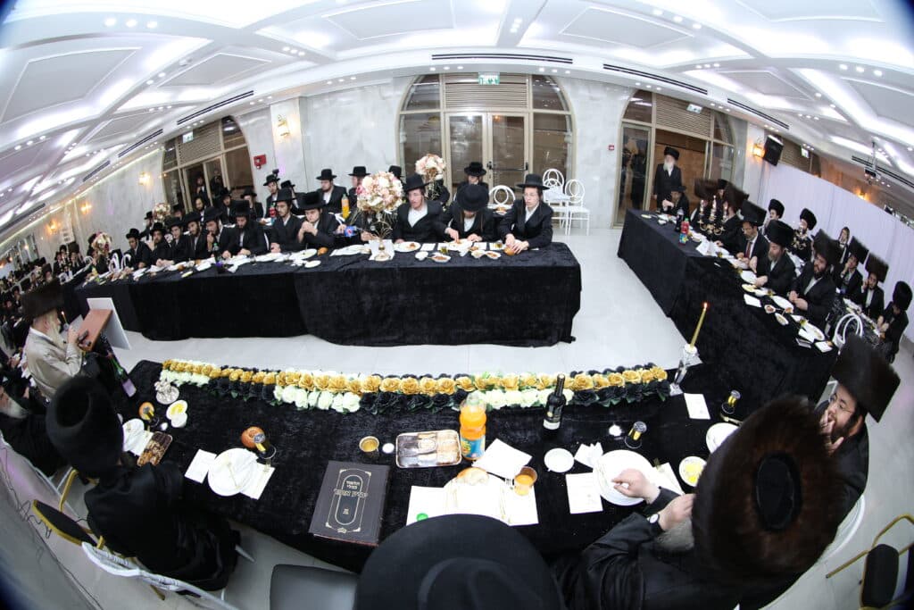 גלריה: מעמד קביעת מזוזות לישיבת 'אורה של תורה'