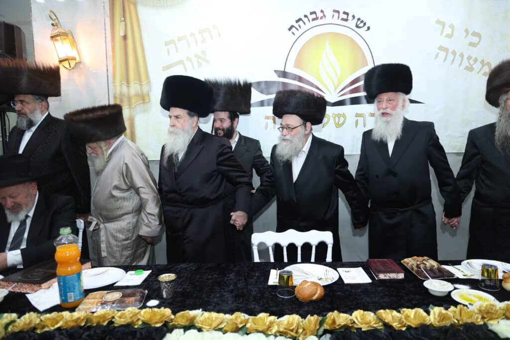 גלריה: מעמד קביעת מזוזות לישיבת 'אורה של תורה'