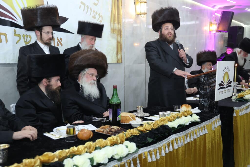 גלריה: מעמד קביעת מזוזות לישיבת 'אורה של תורה'