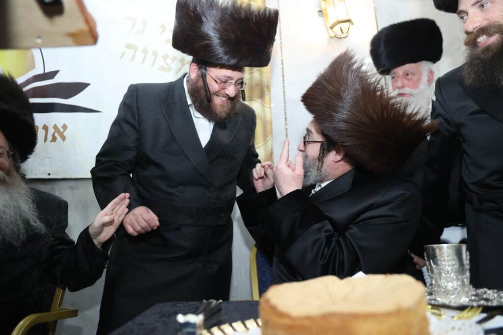 גלריה: מעמד קביעת מזוזות לישיבת 'אורה של תורה'