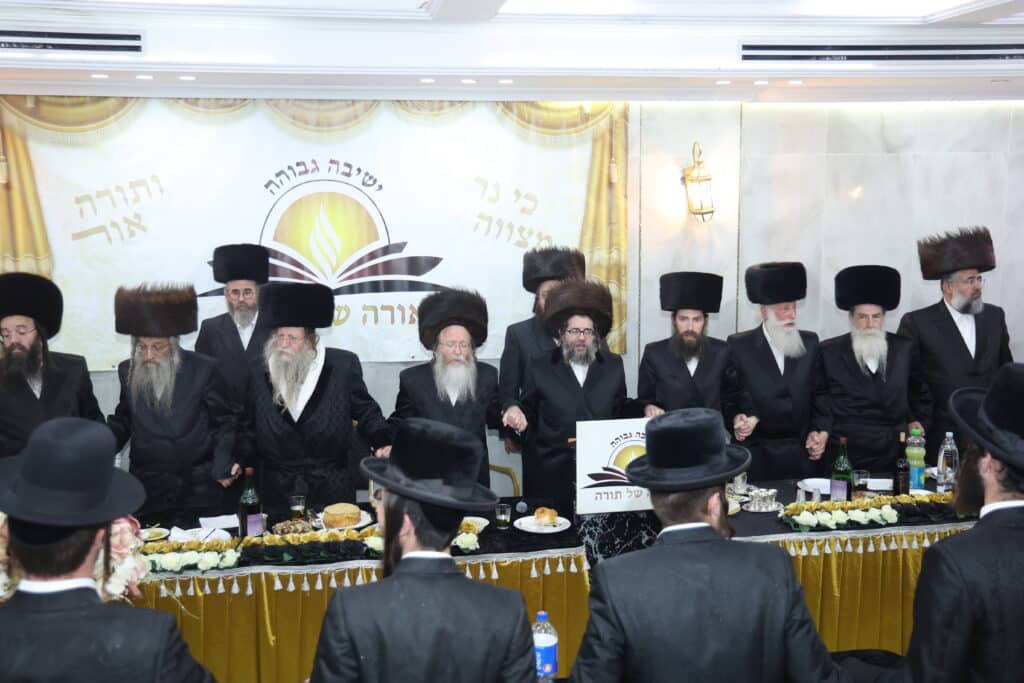 גלריה: מעמד קביעת מזוזות לישיבת 'אורה של תורה'