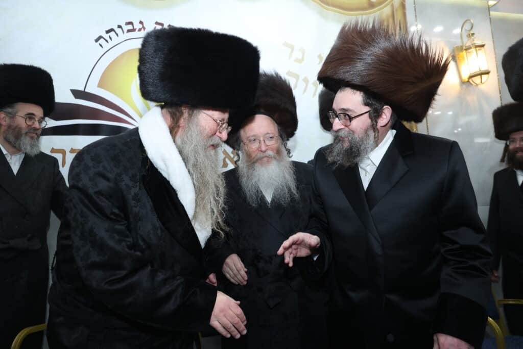 גלריה: מעמד קביעת מזוזות לישיבת 'אורה של תורה'