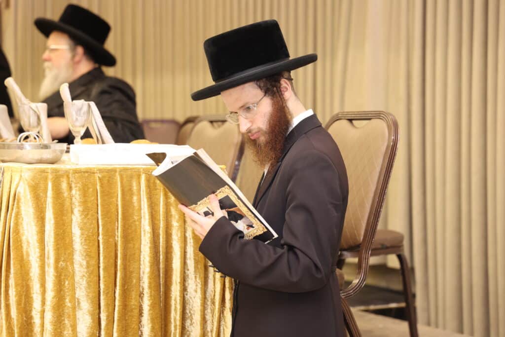 סעודת הילולה בחצר הקודש ביאלא פשיחסא