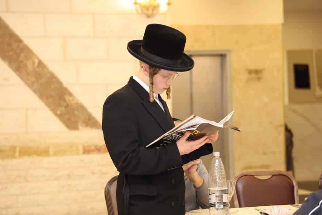 סעודת הילולה בחצר הקודש ביאלא פשיחסא