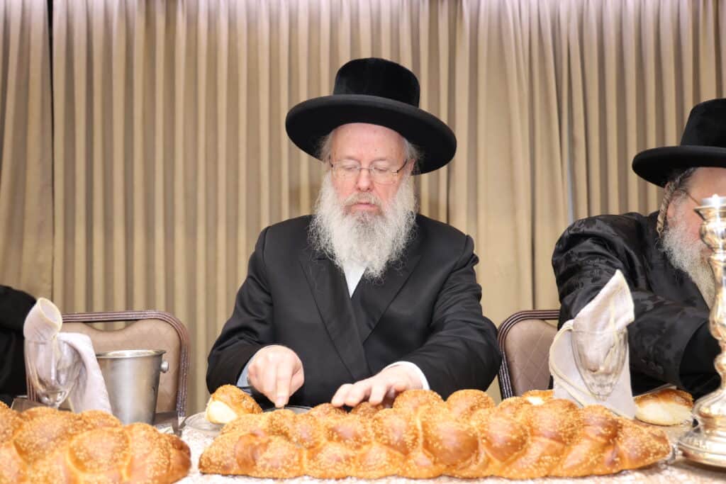 סעודת הילולה בחצר הקודש ביאלא פשיחסא