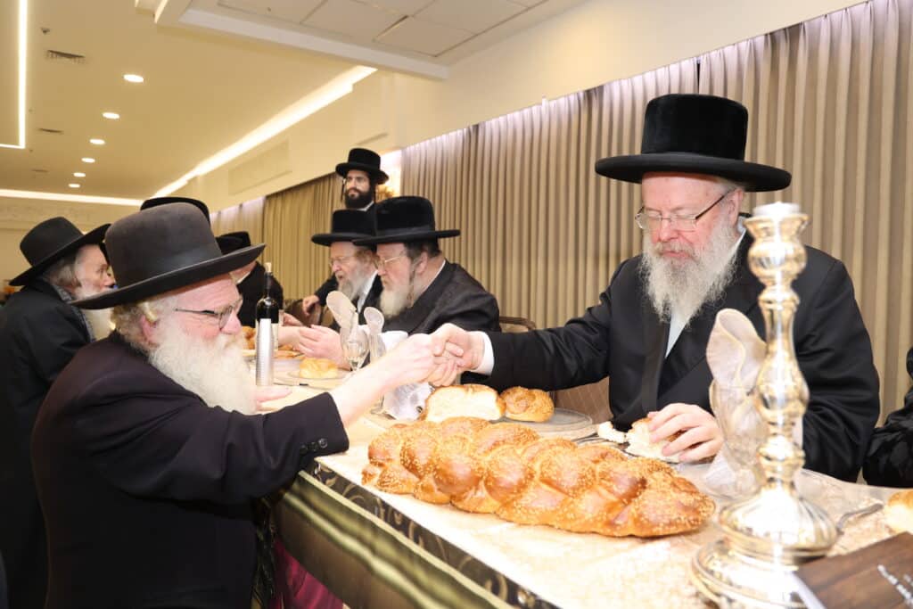 סעודת הילולה בחצר הקודש ביאלא פשיחסא