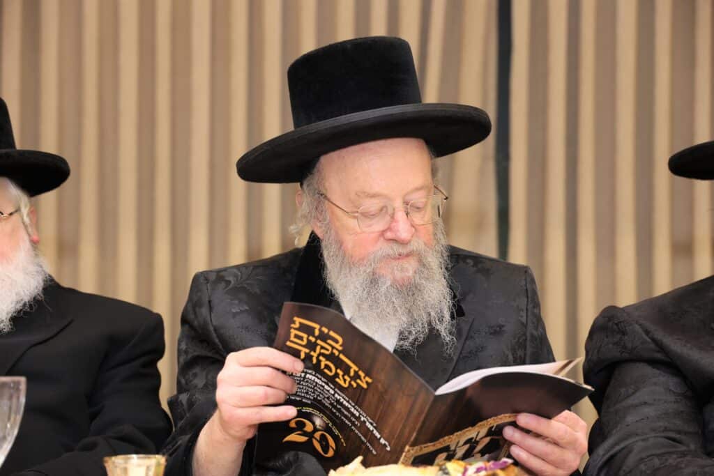 סעודת הילולה בחצר הקודש ביאלא פשיחסא