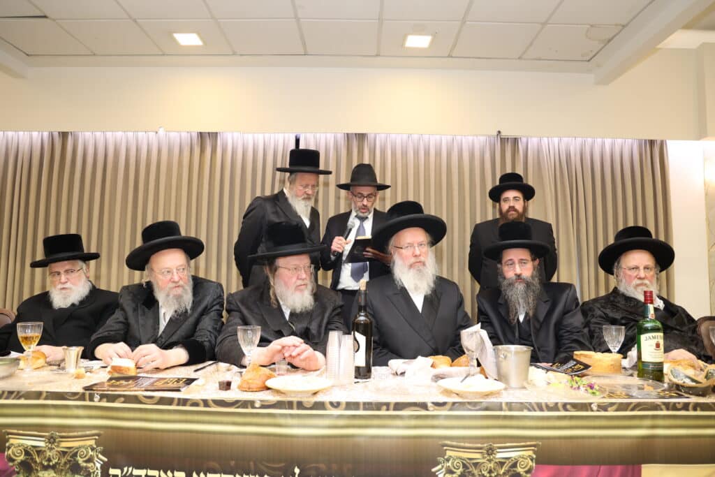 סעודת הילולה בחצר הקודש ביאלא פשיחסא