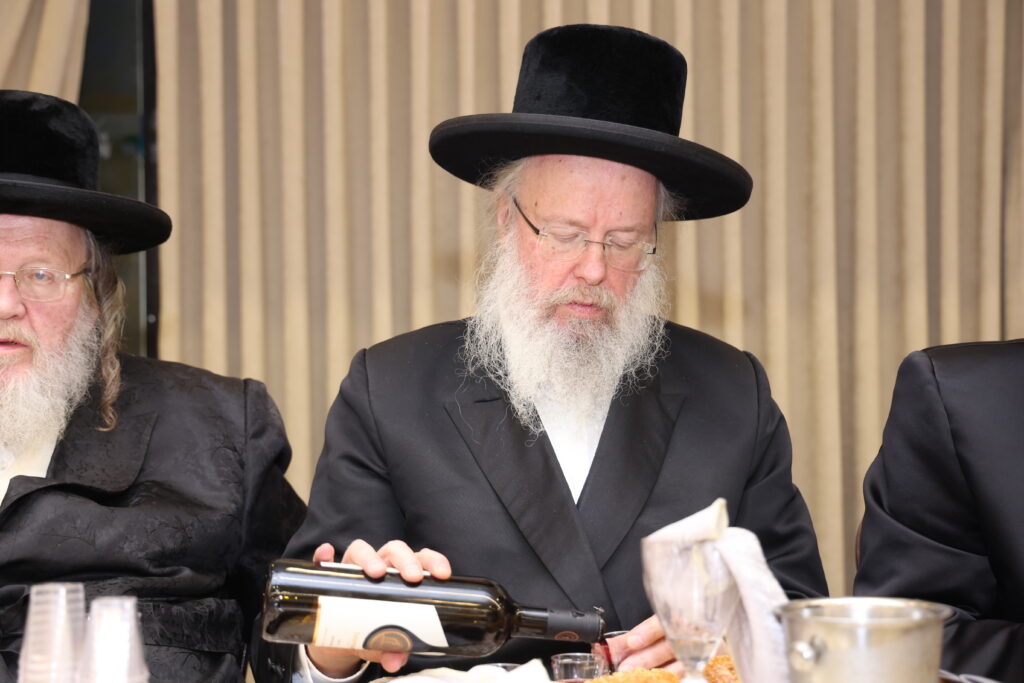 סעודת הילולה בחצר הקודש ביאלא פשיחסא