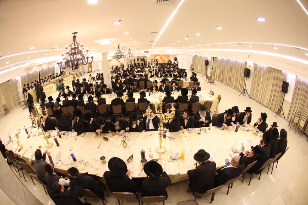 סעודת הילולה בחצר הקודש ביאלא פשיחסא