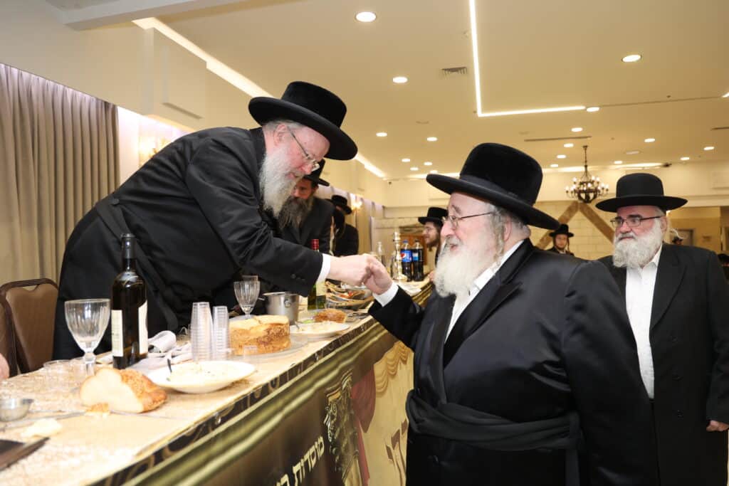 סעודת הילולה בחצר הקודש ביאלא פשיחסא