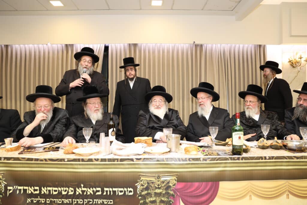 סעודת הילולה בחצר הקודש ביאלא פשיחסא