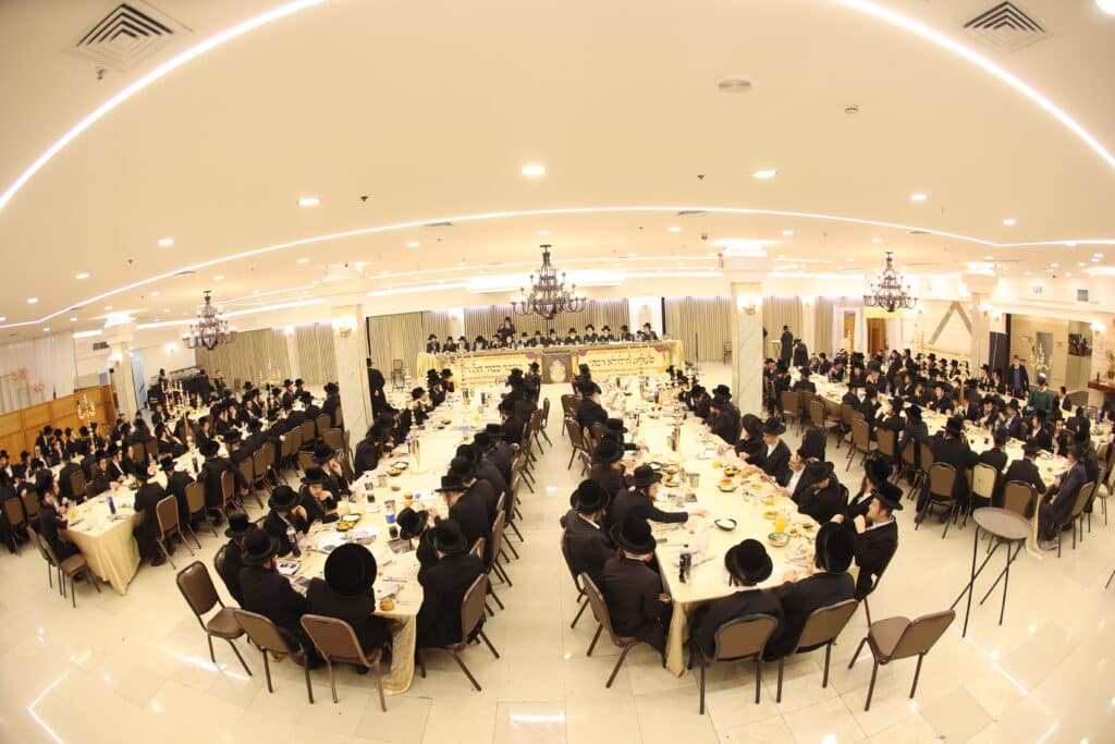 סעודת הילולה בחצר הקודש ביאלא פשיחסא