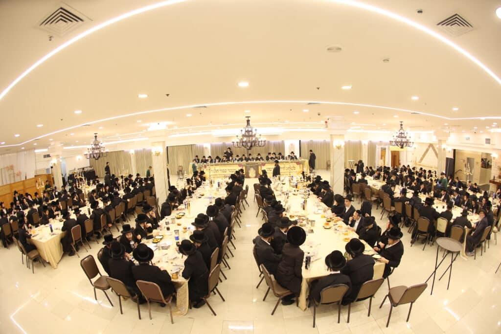 סעודת הילולה בחצר הקודש ביאלא פשיחסא