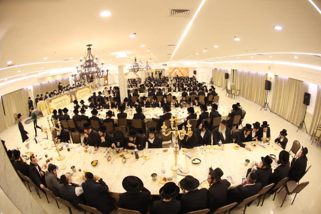 סעודת הילולה בחצר הקודש ביאלא פשיחסא