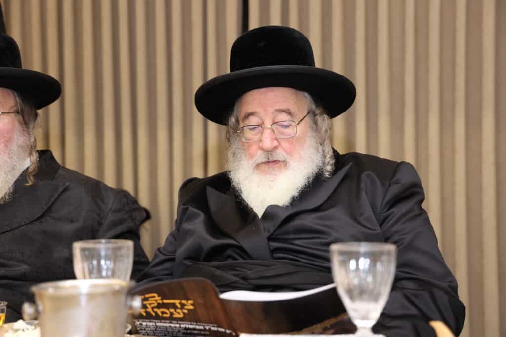 סעודת הילולה בחצר הקודש ביאלא פשיחסא