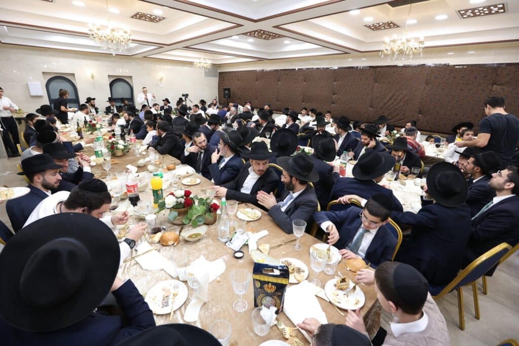 ברוב פאר והדר: 'היכל השם' חגגו בהכנסת ספר תורה חדש