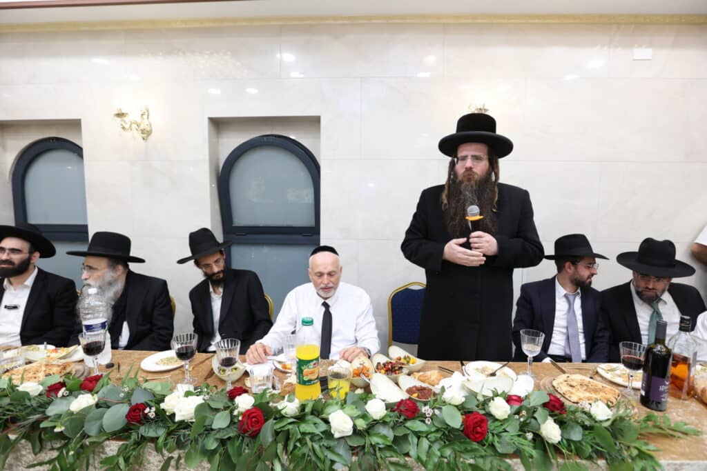 ברוב פאר והדר: 'היכל השם' חגגו בהכנסת ספר תורה חדש