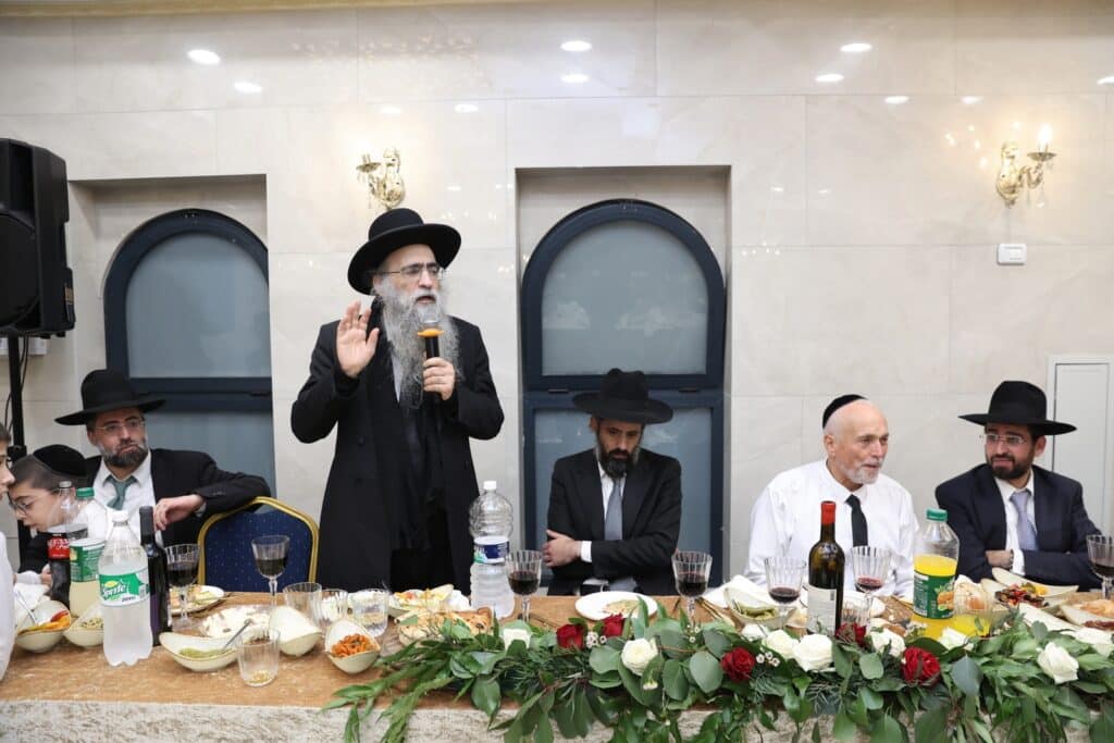 ברוב פאר והדר: 'היכל השם' חגגו בהכנסת ספר תורה חדש
