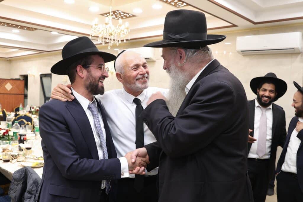ברוב פאר והדר: 'היכל השם' חגגו בהכנסת ספר תורה חדש