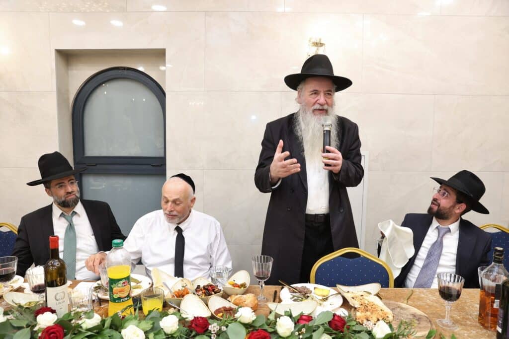 ברוב פאר והדר: 'היכל השם' חגגו בהכנסת ספר תורה חדש