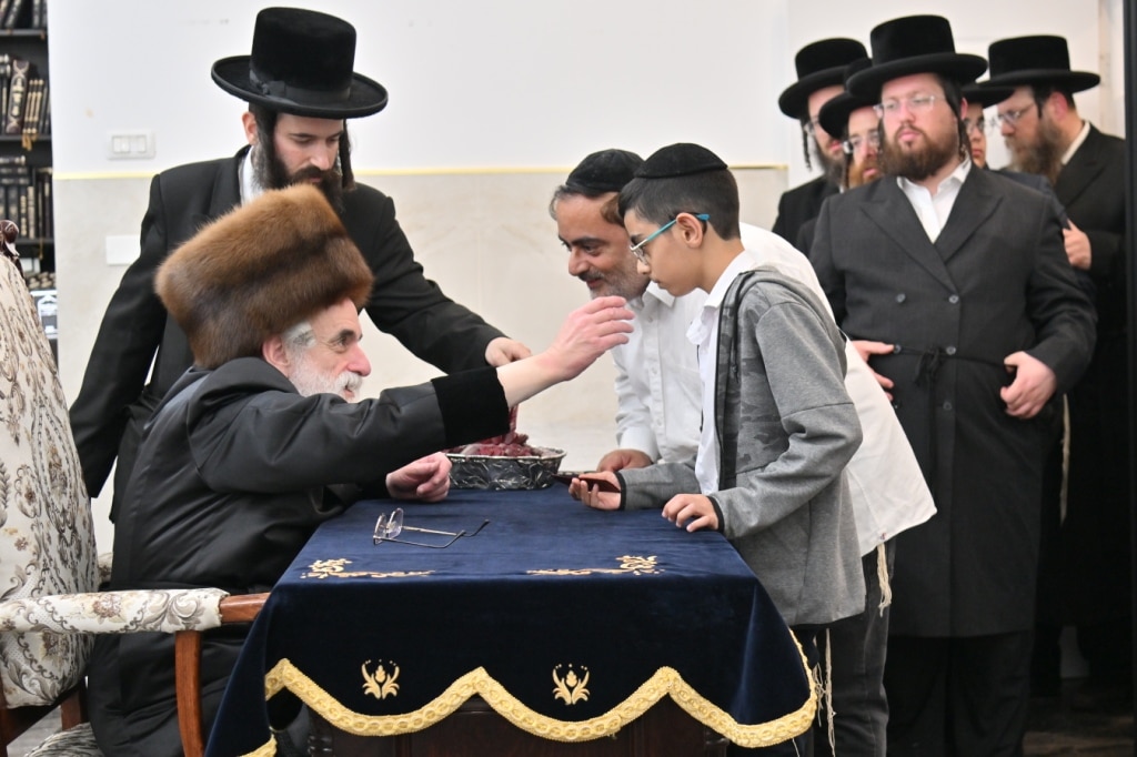 סיכום ימי החנוכה בחצר הקודש ויז'ניץ