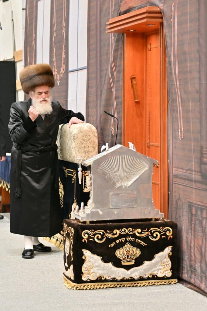 סיכום ימי החנוכה בחצר הקודש ויז'ניץ