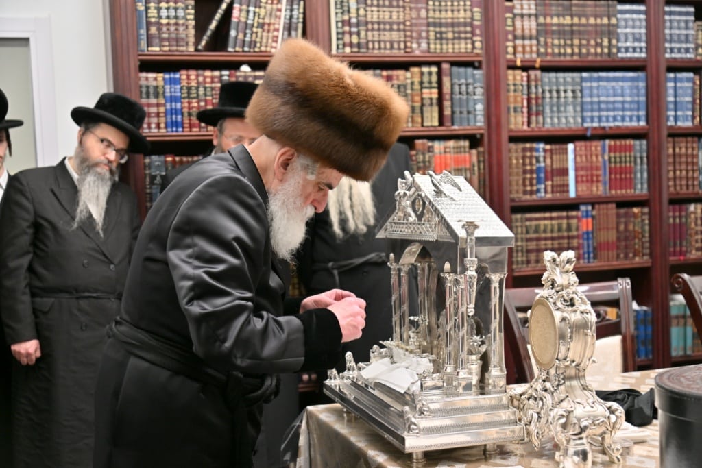 סיכום ימי החנוכה בחצר הקודש ויז'ניץ