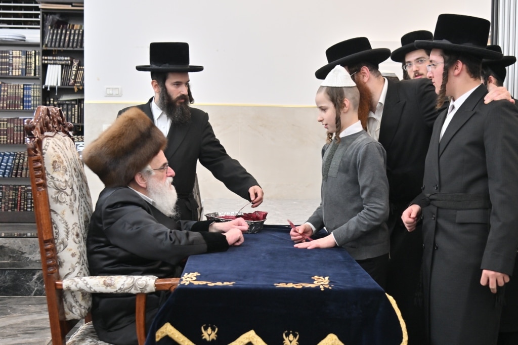 סיכום ימי החנוכה בחצר הקודש ויז'ניץ