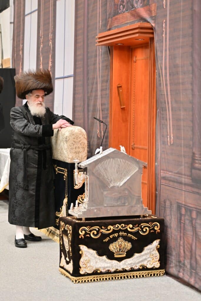 סיכום ימי החנוכה בחצר הקודש ויז'ניץ