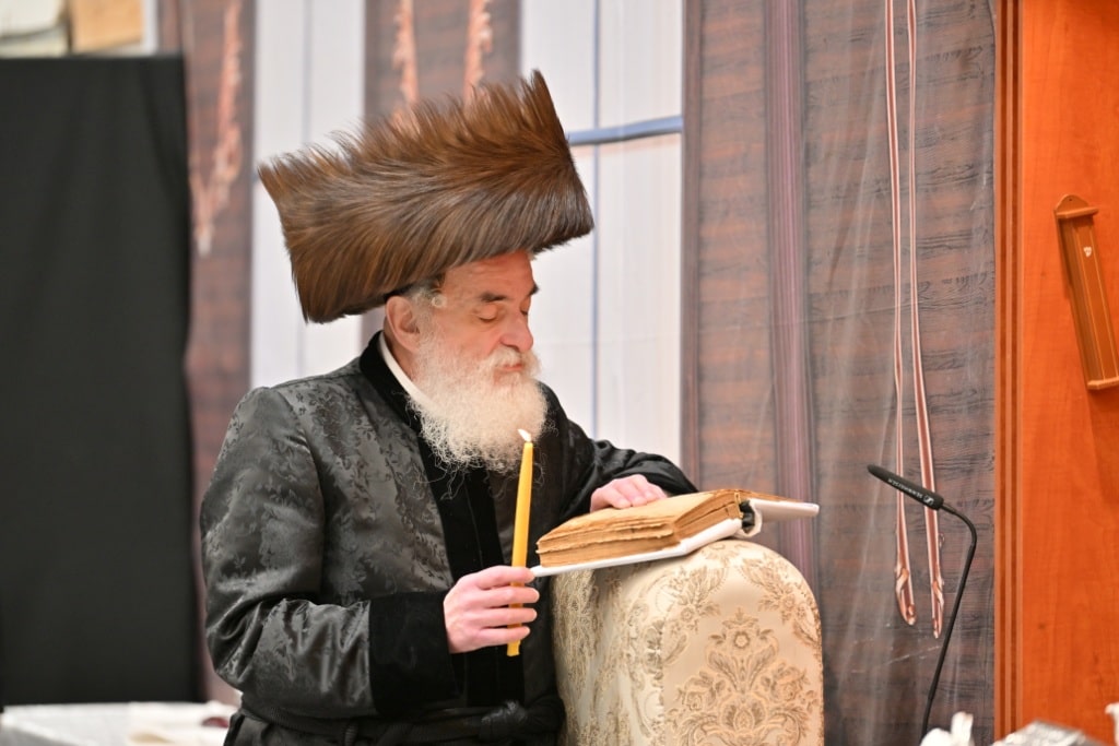 סיכום ימי החנוכה בחצר הקודש ויז'ניץ