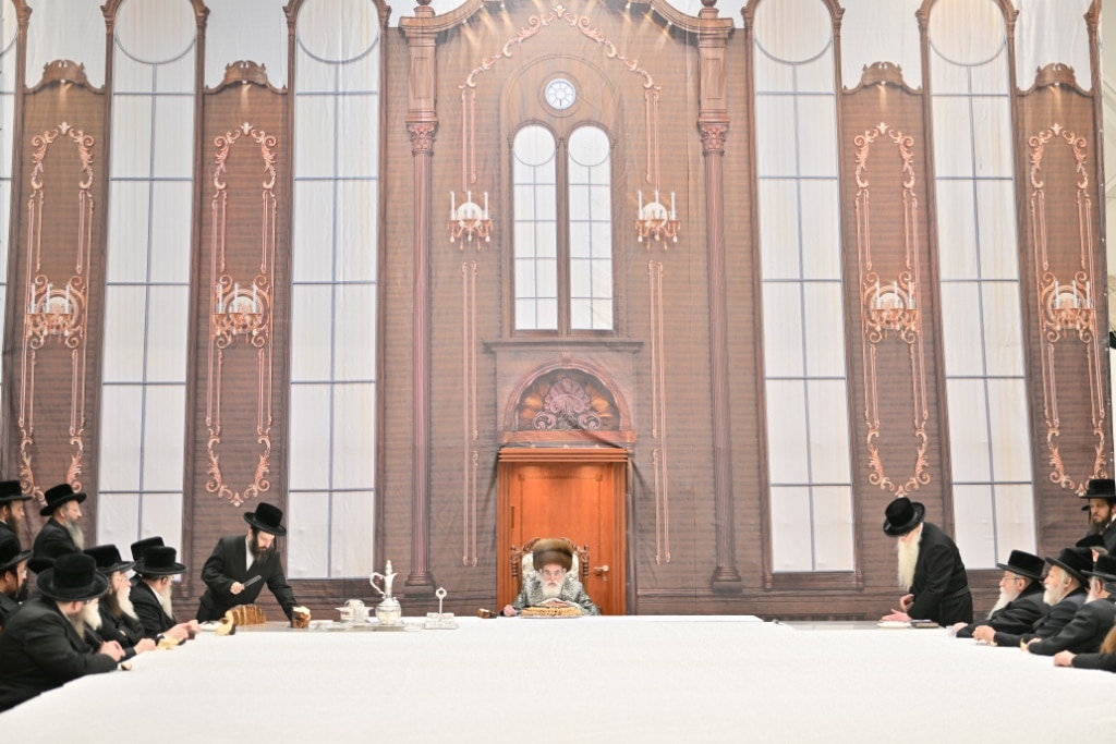 סיכום ימי החנוכה בחצר הקודש ויז'ניץ