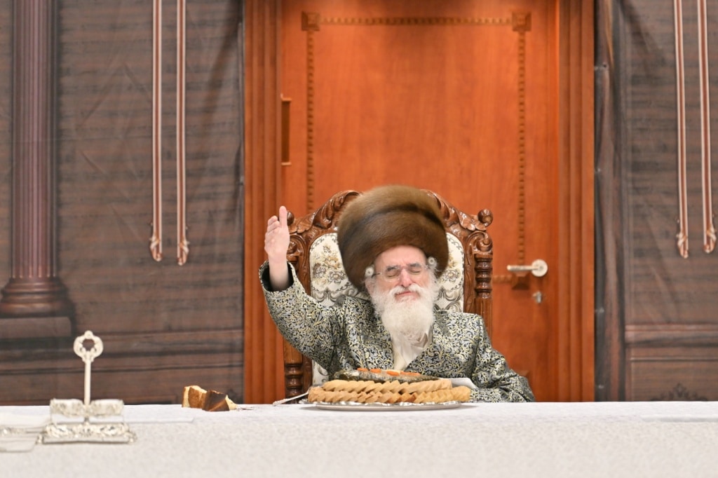 סיכום ימי החנוכה בחצר הקודש ויז'ניץ