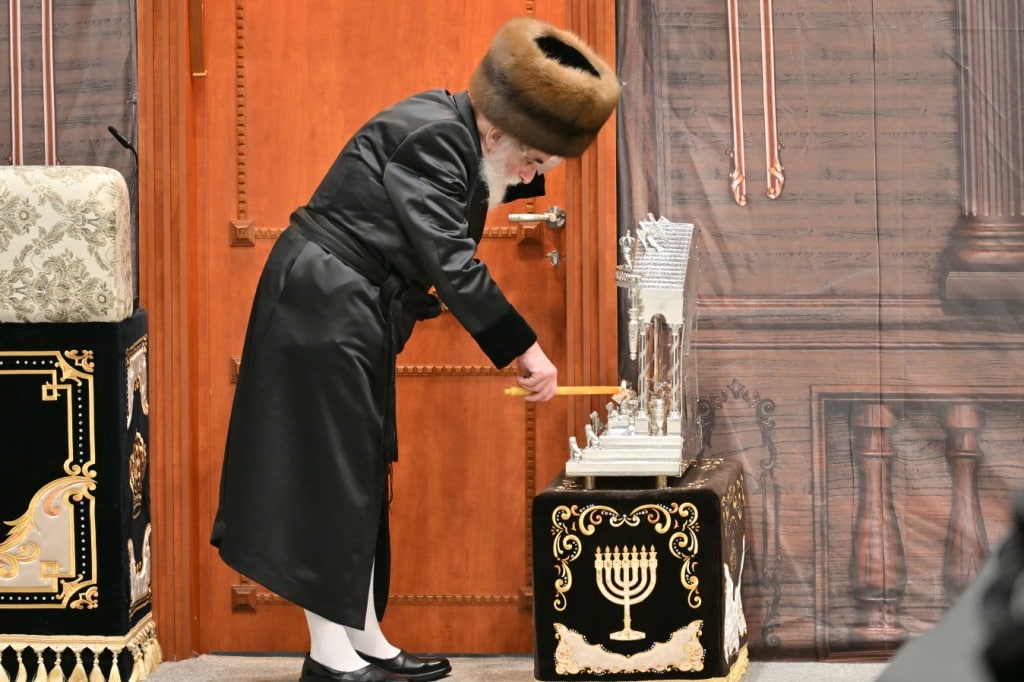 סיכום ימי החנוכה בחצר הקודש ויז'ניץ