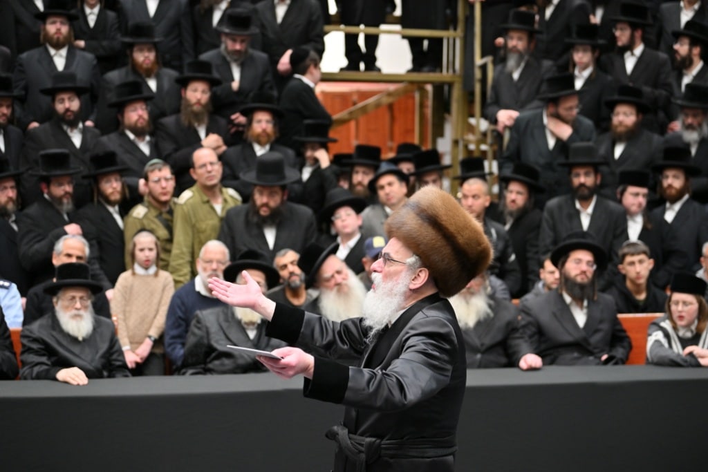 סיכום ימי החנוכה בחצר הקודש ויז'ניץ