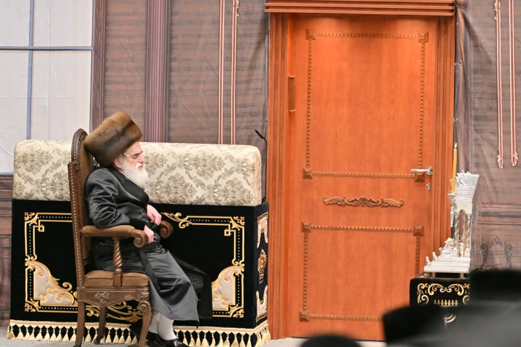 סיכום ימי החנוכה בחצר הקודש ויז'ניץ