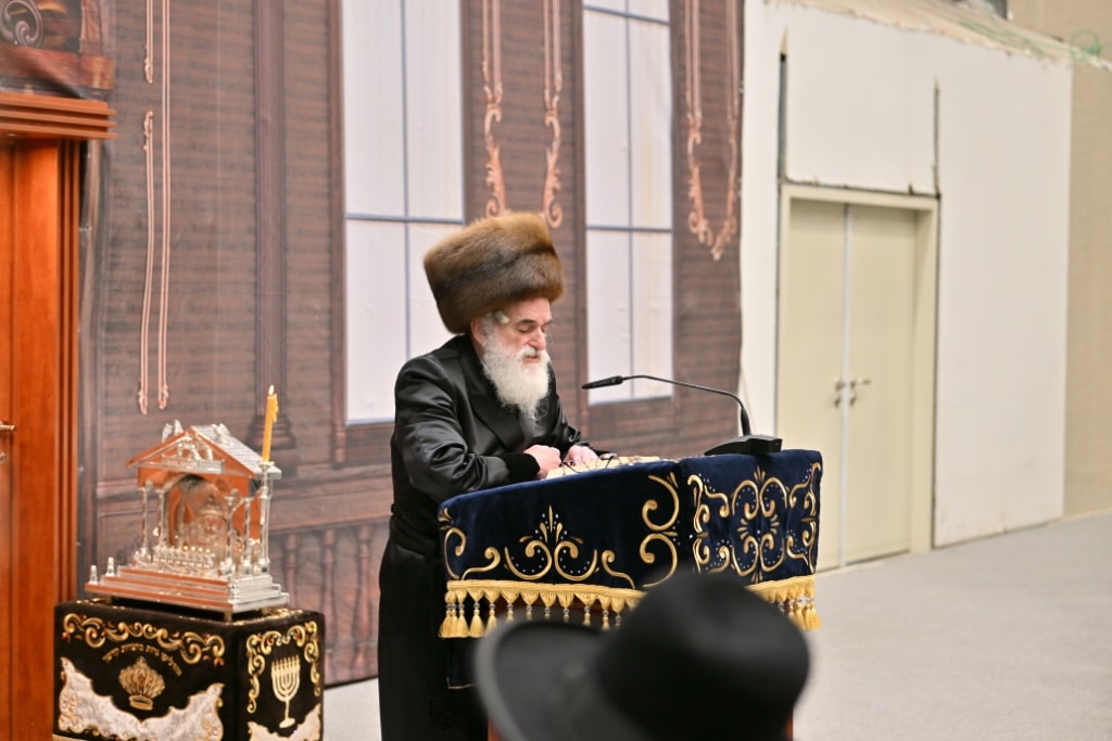 סיכום ימי החנוכה בחצר הקודש ויז'ניץ