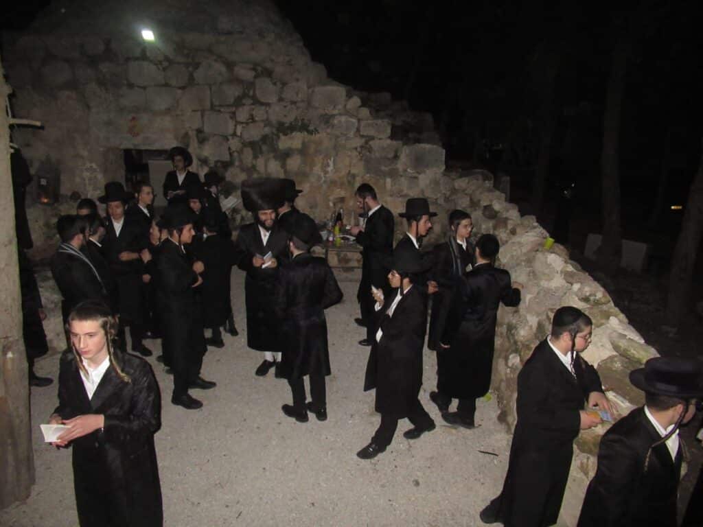 הכנה לחנוכה בחבורת 'בני הנעורים' בירושלים