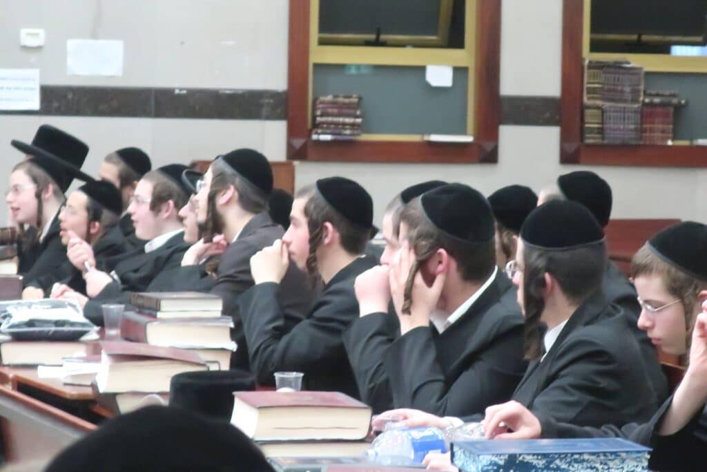 כמנהג הידוע: ליל הניטל בישיבת ויז'ניץ