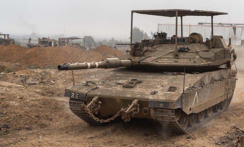 הדלקת נר ראשון ופעילות מבצעית: מלחמה בצל החג