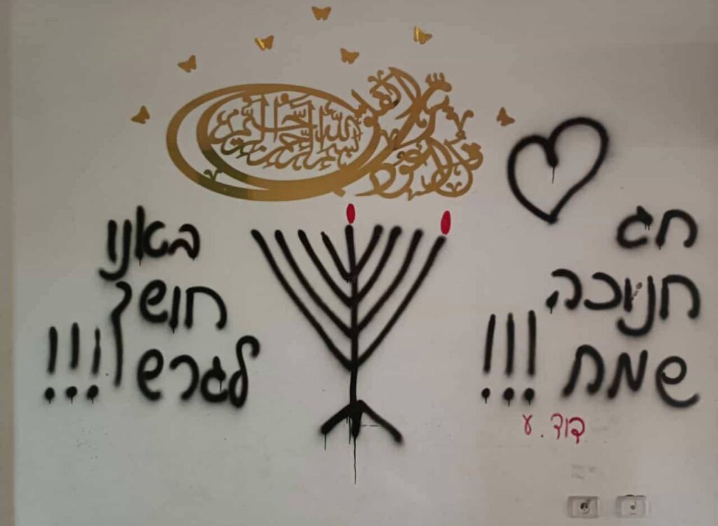 נקודות אור בחשכה: לוחמי צה"ל הדליקו עשרות חנוכיות בעזה