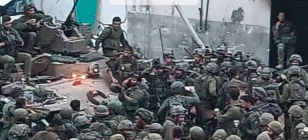 נקודות אור בחשכה: לוחמי צה"ל הדליקו עשרות חנוכיות בעזה