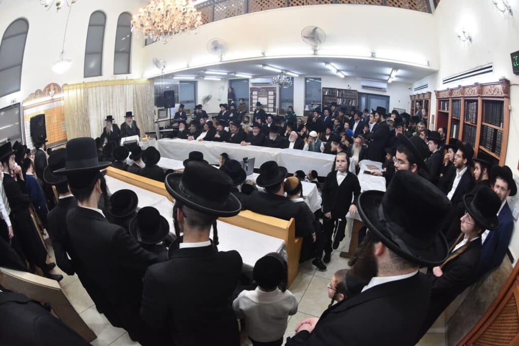 הגלריה של פרקוביץ: הרבי חילק דמי חנוכה