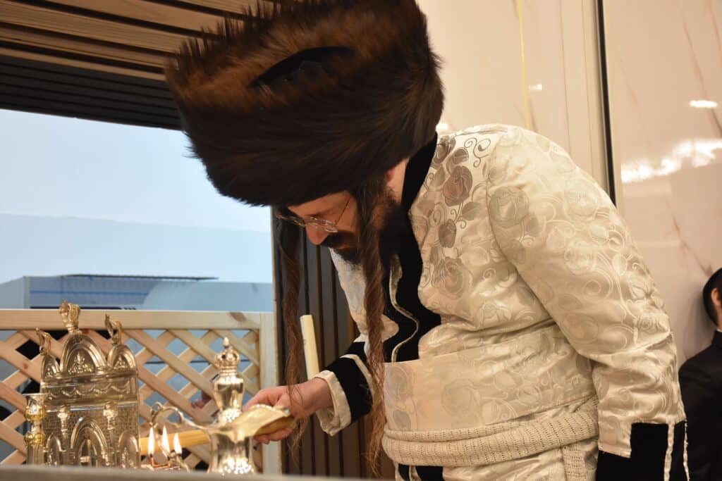 מעות חנוכה וריקודים: זאת חנוכה במעזבוז