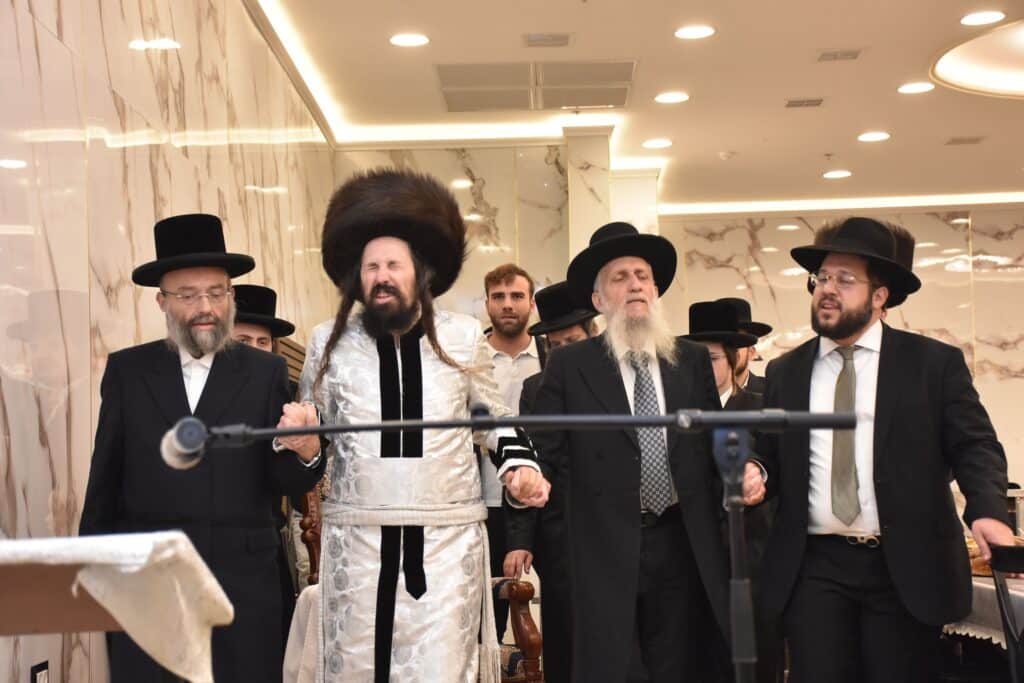 מעות חנוכה וריקודים: זאת חנוכה במעזבוז