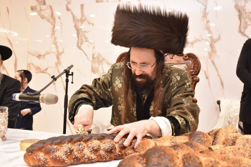 מעות חנוכה וריקודים: זאת חנוכה במעזבוז