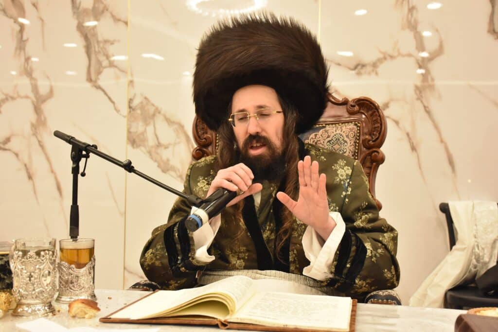 מעות חנוכה וריקודים: זאת חנוכה במעזבוז