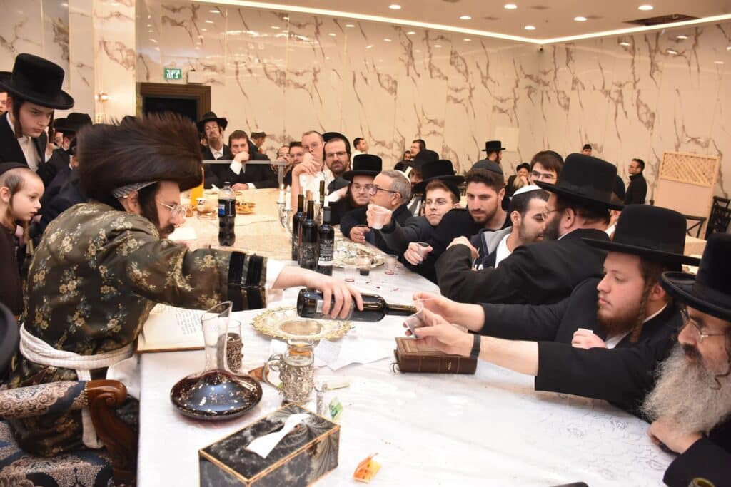 מעות חנוכה וריקודים: זאת חנוכה במעזבוז