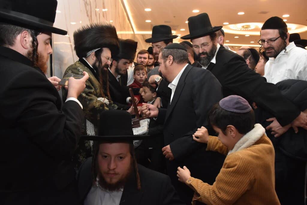 מעות חנוכה וריקודים: זאת חנוכה במעזבוז